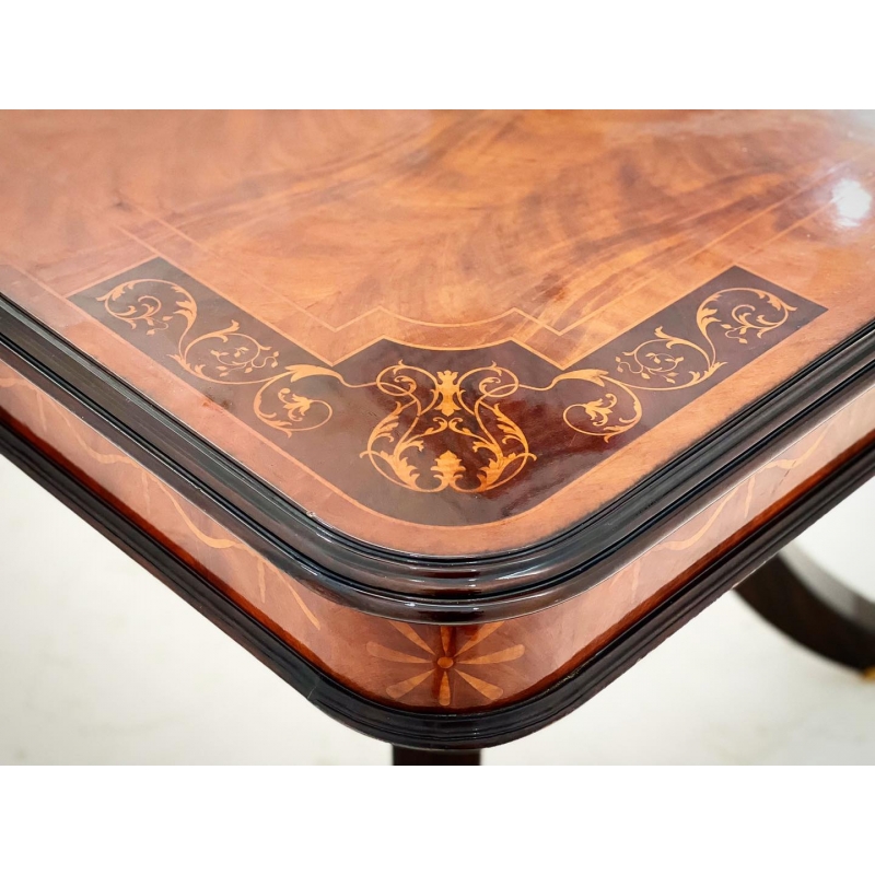 Lion steep dining table