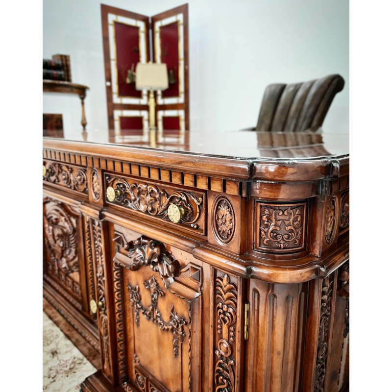 Bàn làm việc Kiên Định