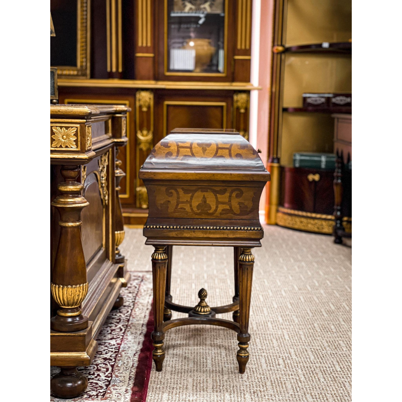 BOX ON STAND