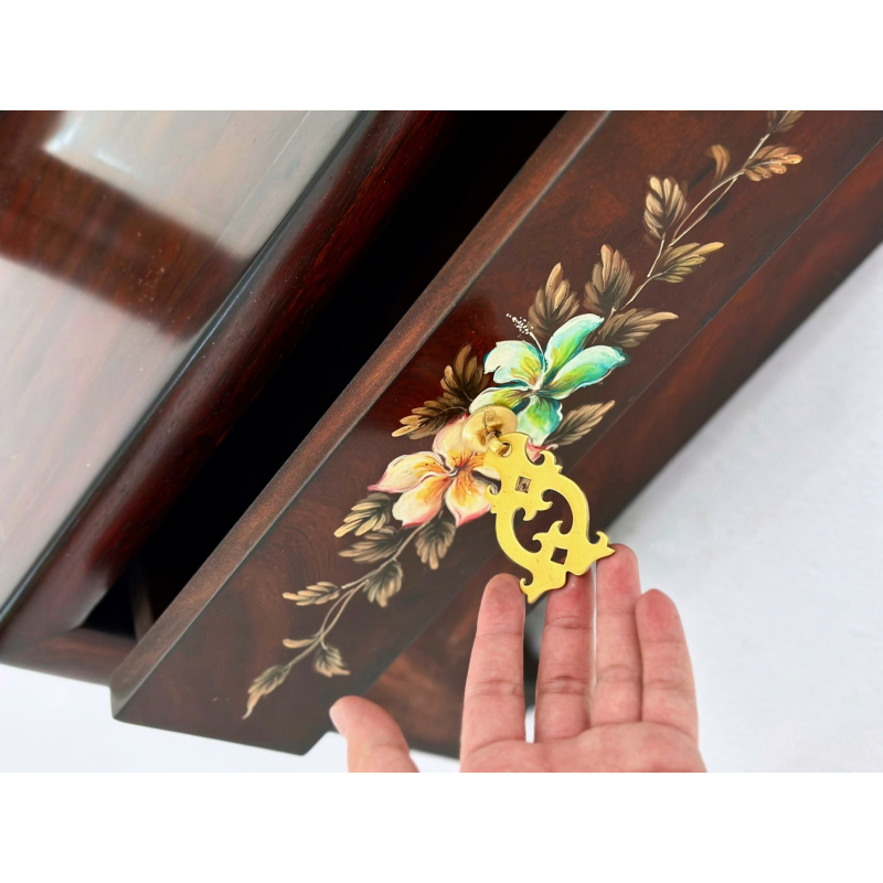 Tủ Display vẽ hoa