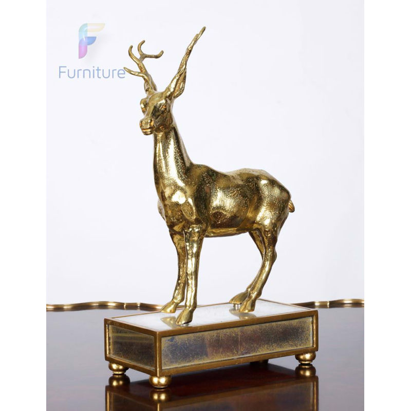 Hươu đồng The Golden Deer